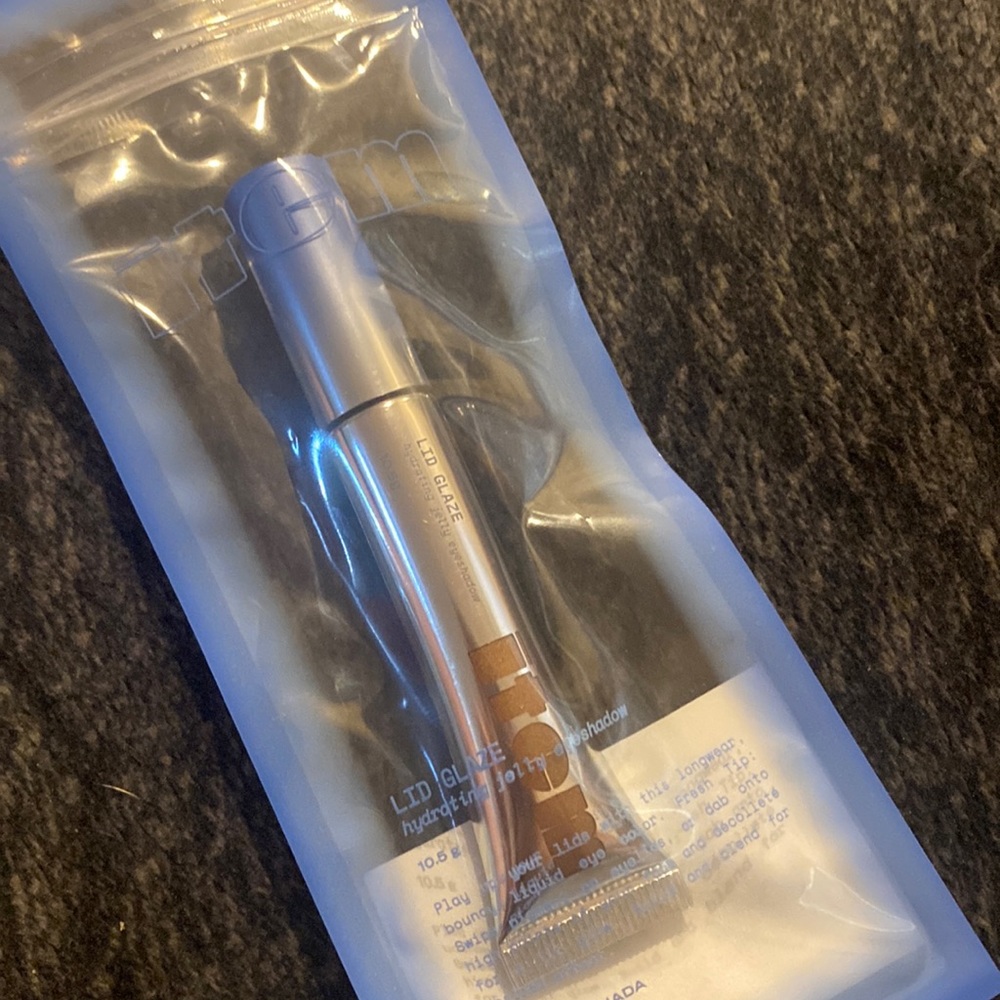 NIP Item Beauty by Addison Rae Lid Glaze Hydrating Jelly Eyeshadow